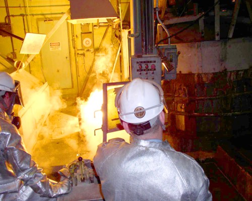 molten_pour_3-s Pouring molten frit