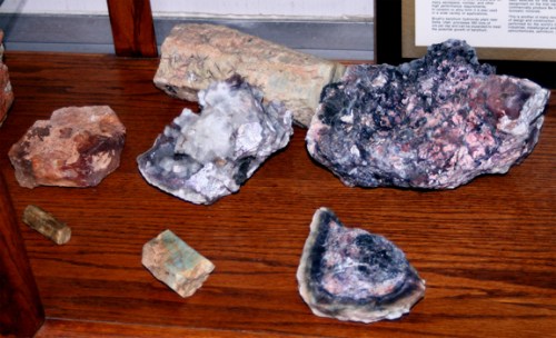 Bertrandite-beryl-s Bertrandite and Beryl