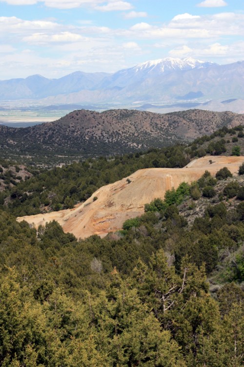 Dump_with_Wasatch-s Mine dump in Tintic Mts.