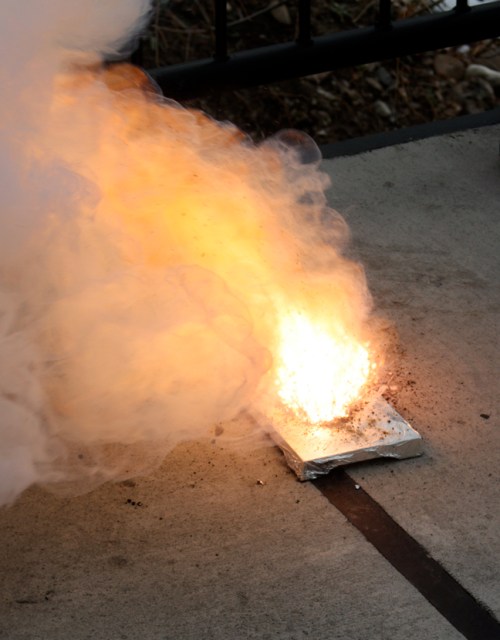 Gunpowder_burn-s Burning gunpowder