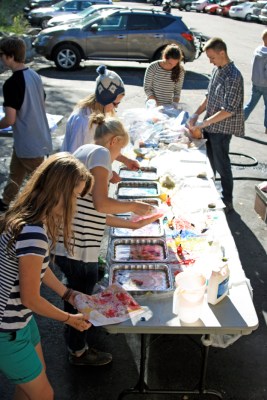Walden students making marbled paper at Timp Lodge