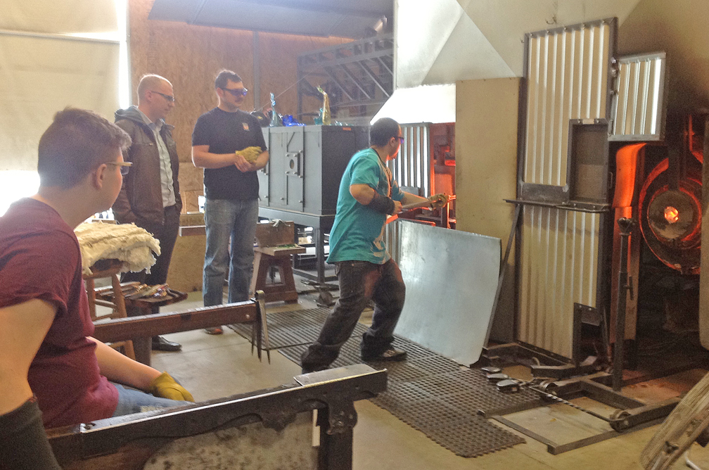 gathering-glass-from-crucible