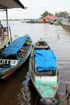 Family boats on Barito River