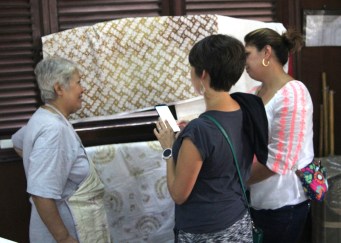 Kate and Wendy see batik