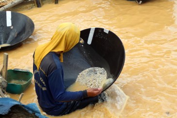 Looking for diamonds in pan