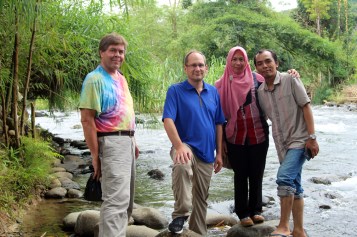David-Craig-Nazar-wife ready to raft