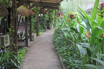 Restaurant pathway