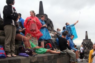 1-Crowds at Borobudur