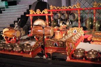 Gamelon instruments close