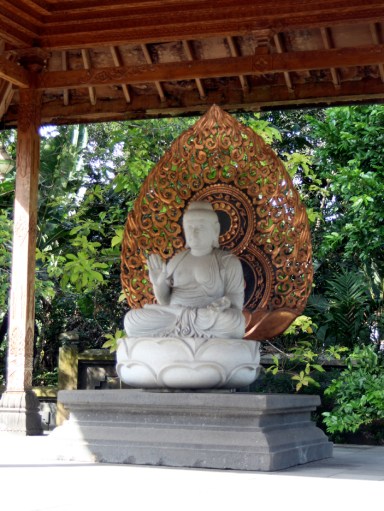 White seated buddha
