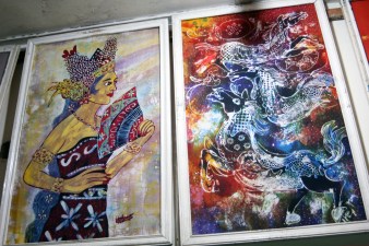 Woman with fan-horses batiks