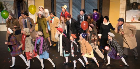 Big Ca-lown Balloon dancing